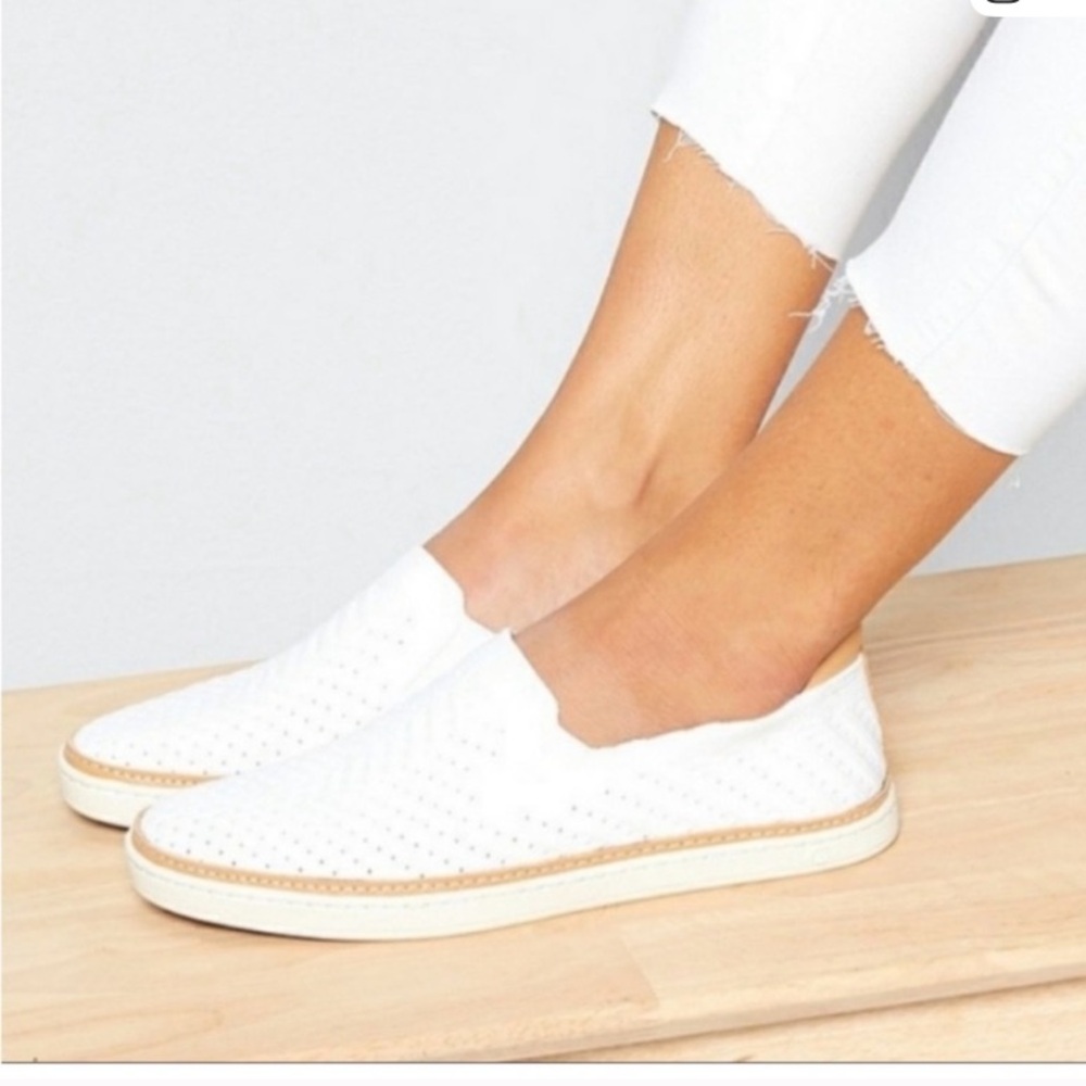 UGG Sammy Sneaker White Chevron Sz 8.5